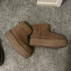 Chestnut Platform Uggs women’s size 9
